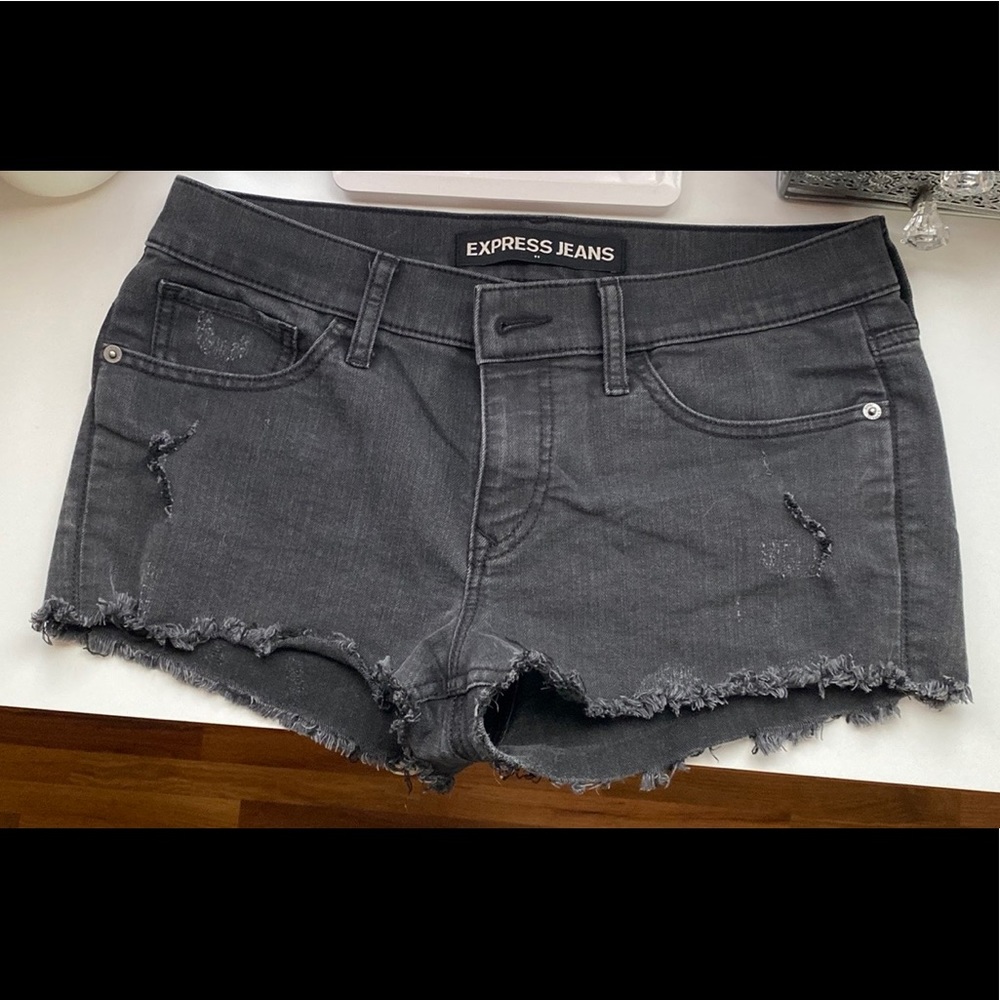 Woman’s Express Distressed Shorts Size 8